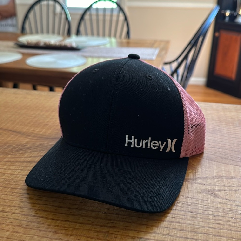 Hurley women’s trucker hat